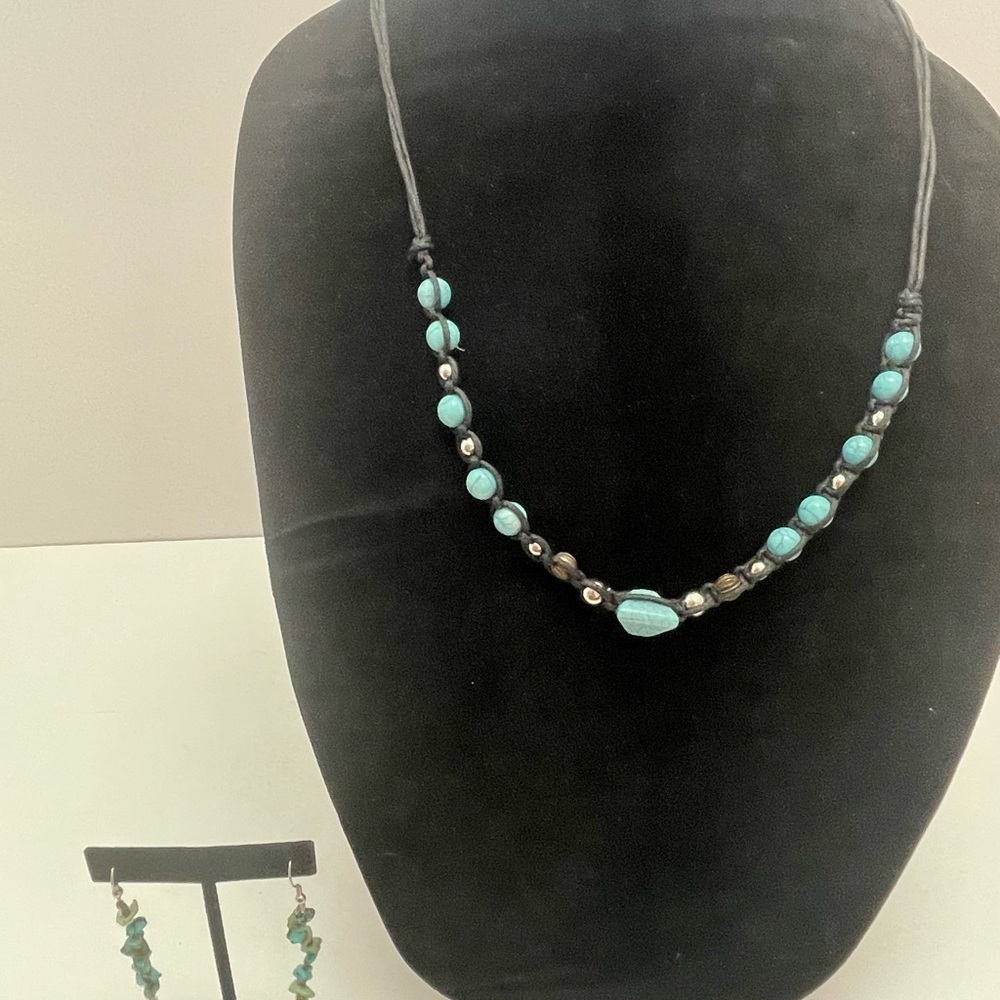 Leather Beaded Necklace and stone and feather earrings. Faux turquoise stones. - Picture 4 of 7